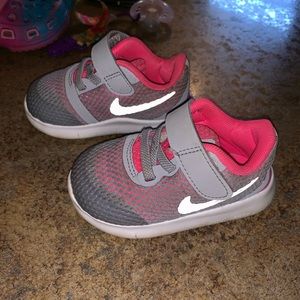 Girls nikes